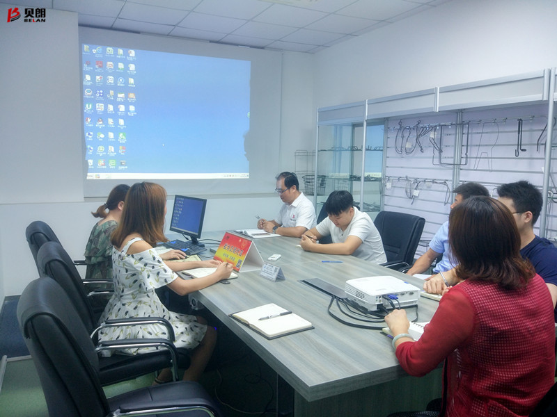 開會是為了解決問題，而不是重復問題