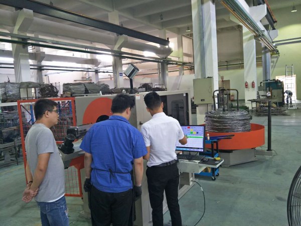 貝朗自動化調(diào)機師在客戶車間 貝朗自動化調(diào)機師在客戶車間